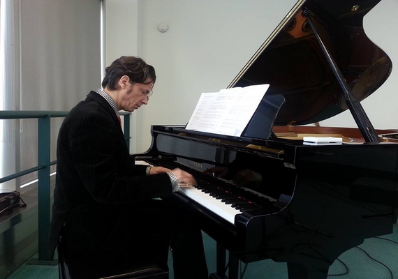 Mark Pinkus, es pianista de Montreal (Canadá). Colabora con la radio desde sus inicios, aportando su discografía al completo.