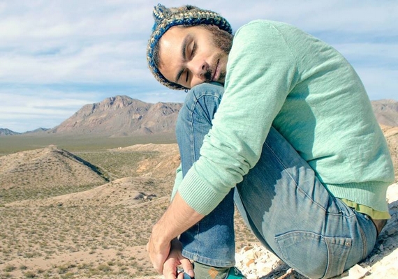 Lucas Cervetti, es Argentino, músico y compositor, vive en Buenos Aires (Argentina). Dispone de varios trabajos musicales y ha escrito un libro 'Amor, la luz de la conciecia'. En la radio somos distribuidores de sus trabajos para Espa?a y paises de la comunidad europea. Nos acompaña en la radio desde el 2014 y colabora con todos sus trabajos musicales.